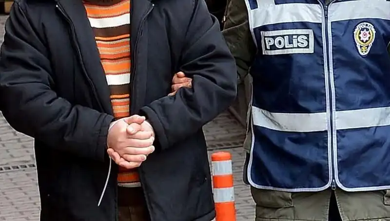 25 Yıl Hapis Cezasıyla Aranan Suçlu, Lüks Villasında Yakalandı