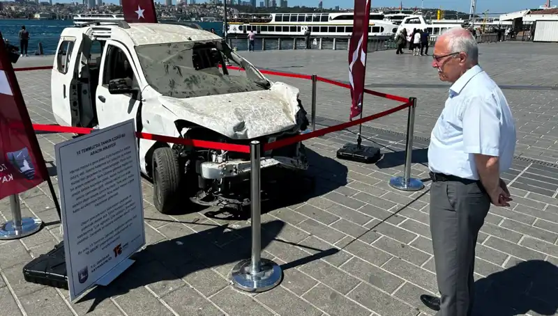 15 Temmuz’un Unutulmaz İzleri: Tankların Ezdiği Araçlar Sergileniyor