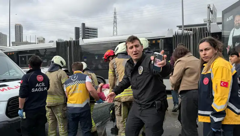 Metrobüs Kazası Şehrin Nabzını Duraklatırken: Ölü ve Yaralılar Var!