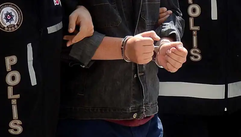 Kayseri'de Yasadışı Silah Ticareti Operasyonu: İki Zanlı Suçüstü Yakalandı
