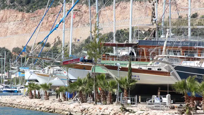 Kaş'ta Yeni Güzellik: Gezi Tekneleri Denizle Buluşmaya Hazır!
