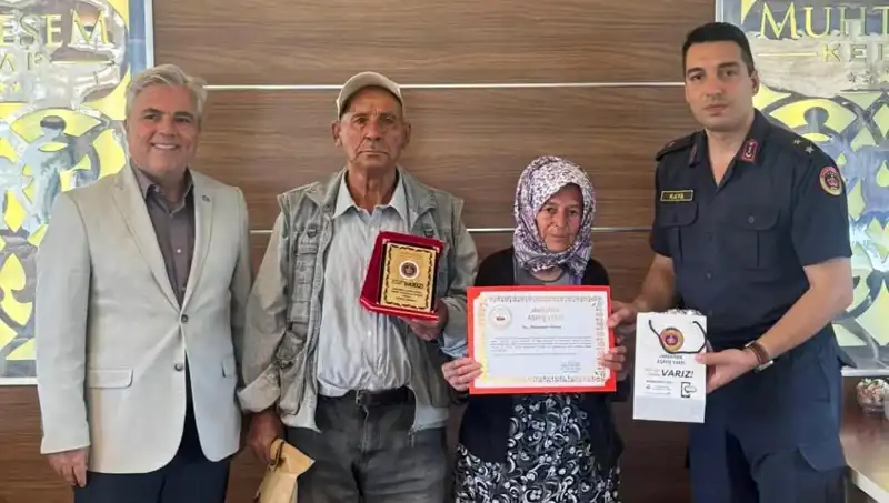 Aile, Tek Varlıkları Olan Evi Jandarmaya Bağışlayarak Duygulandırdı