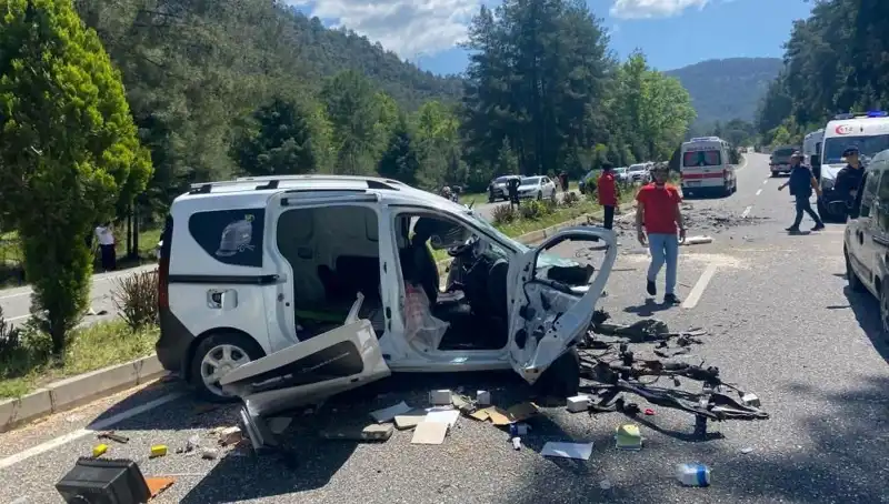 Marmaris’te Feci Kaza: Savaş Alanına Dönen Yolda Can Kaybı ve Yaralılar