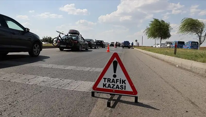 Adana'da Feci Kaza: Kamyonla Otomobil Çarpıştı, 1 Ölü, 1 Yaralı